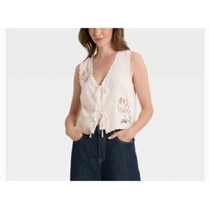NWT Universal Thread Women’s Cream Tie Front Vest Lace - Size XXL